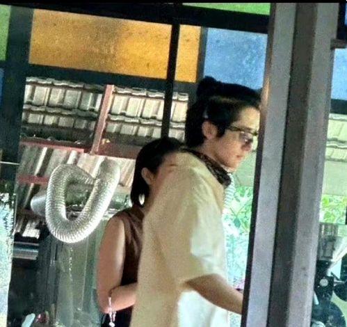 无人唱歌房吃瓜,揭秘网红娱乐新趋势的“吃瓜”故事