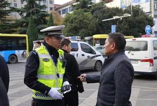 巩义警察吃瓜,网络热议背后的真相与反思